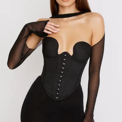 Bustieră neagră cu mâneci lungi și choker